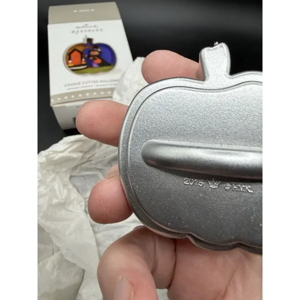 Hallmark “Cookie Cutter Halloween” Mouse Witch in Pumpkin Cookie New! -44D